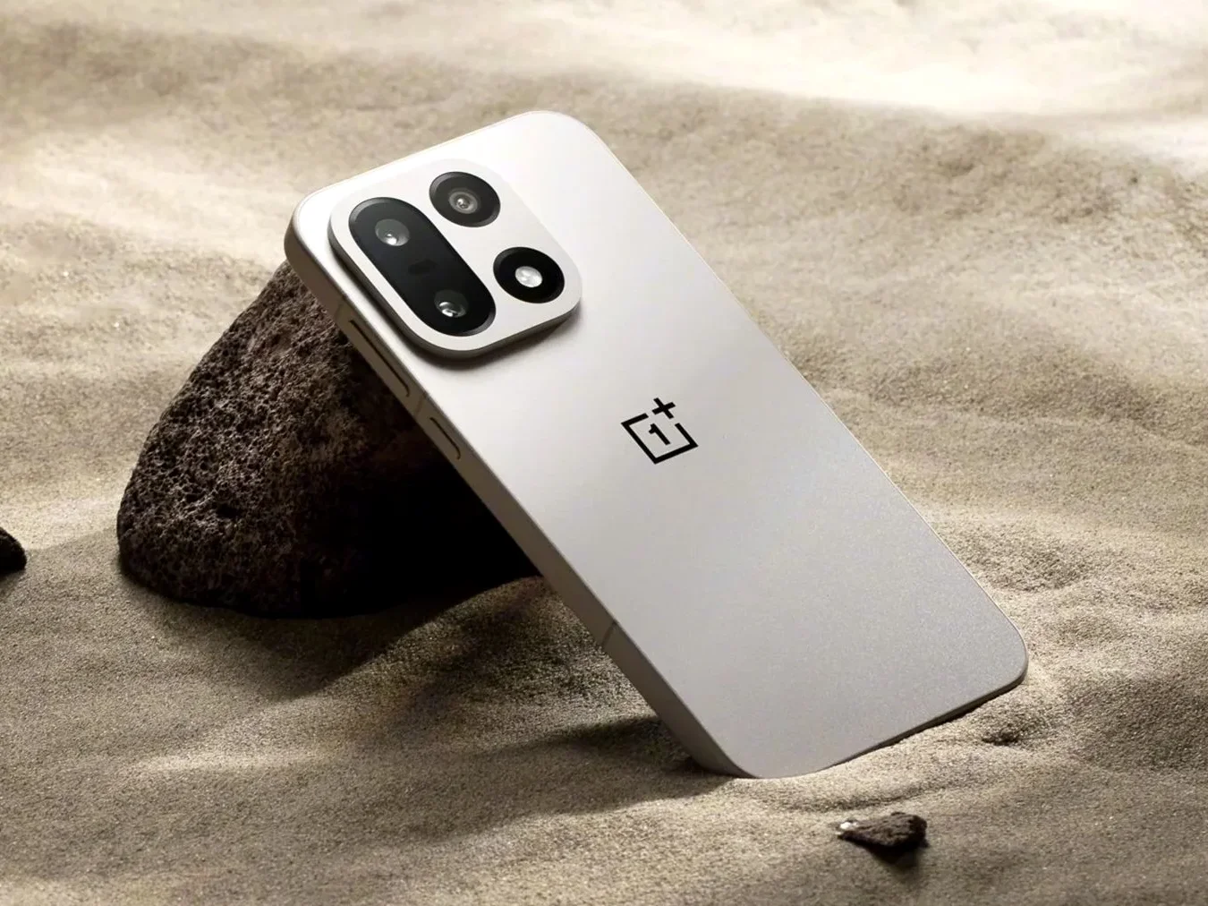 OnePlus 15 smartphone flagship Snapdragon 8 Elite pantalla AMOLED 165Hz batería 7300mAh review