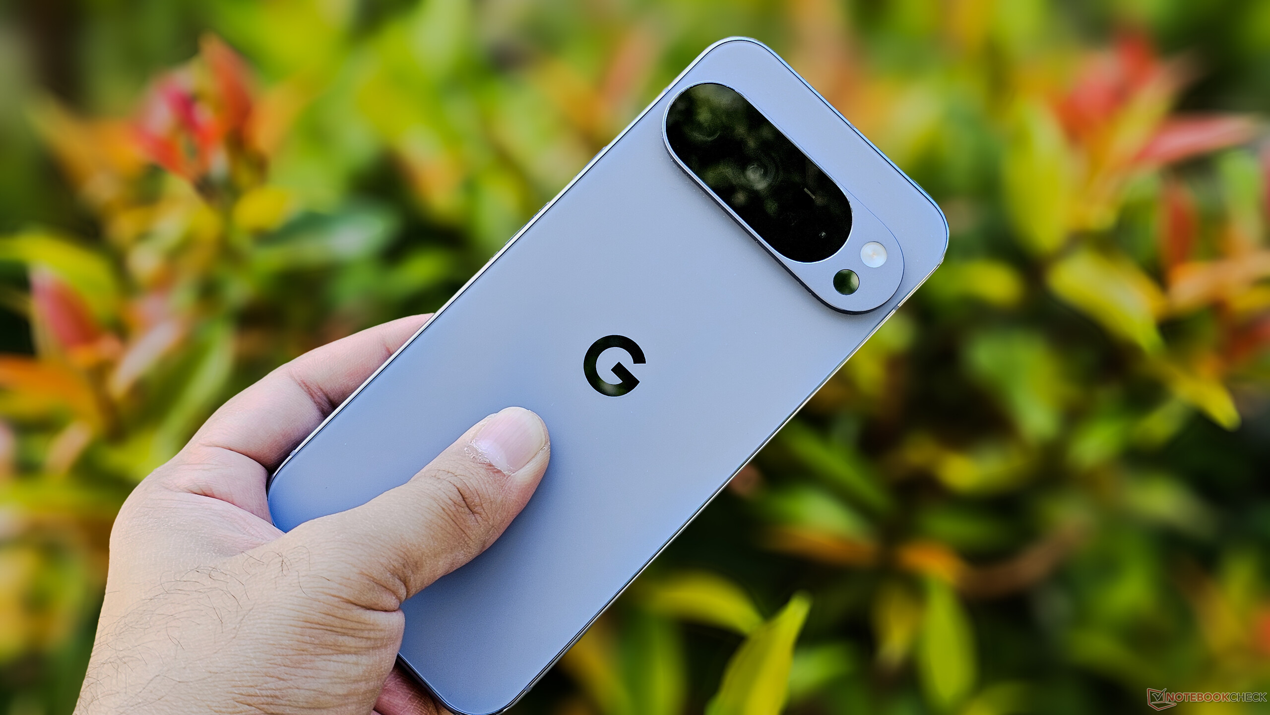 Google Pixel 10 smartphone Tensor G5 triple cámara zoom 5x Gemini IA review